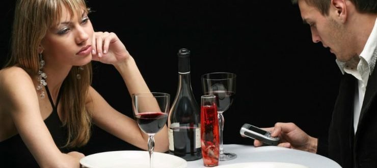 MOBILE PHONE ETIQUETTE – 10 TIPS TO KEEP IN MIND